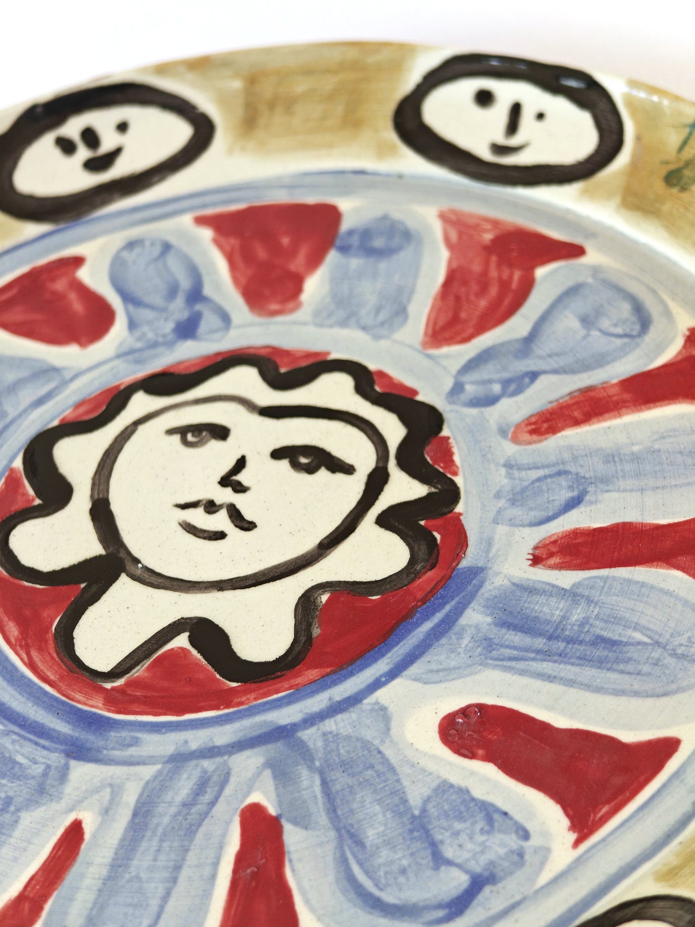 Assiette "Les visages fleurs" 01