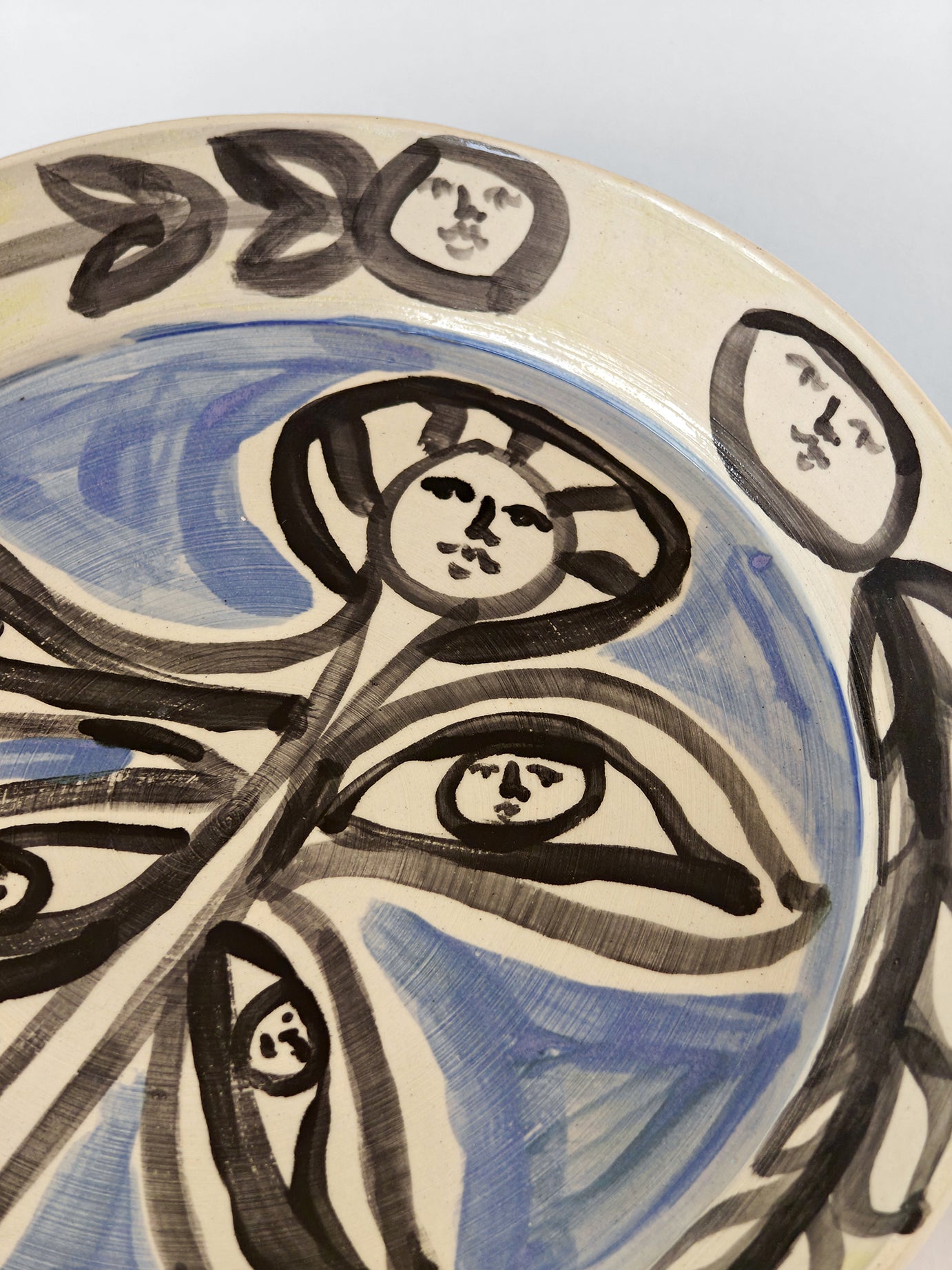 Assiette "Les visages fleurs" 06