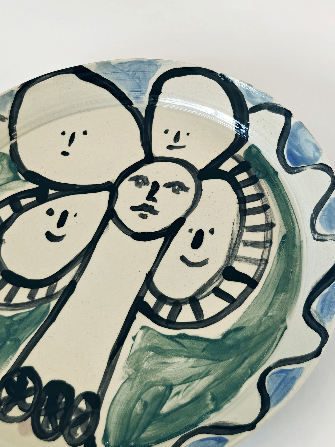 Assiette "Les visages fleurs" 09